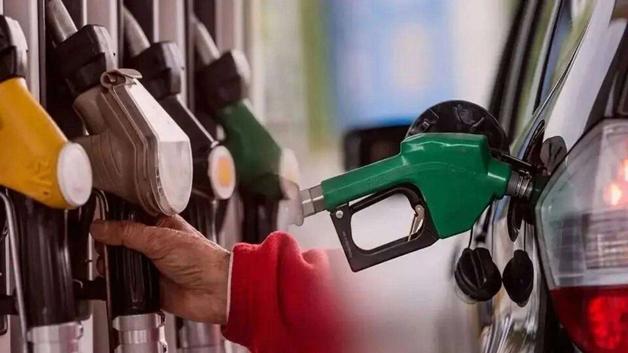 Cumhuriyet tarihinin en büyük zammı geliyor: Motorin bu gece üç haneyi görecek, depoları fulleyin! 11